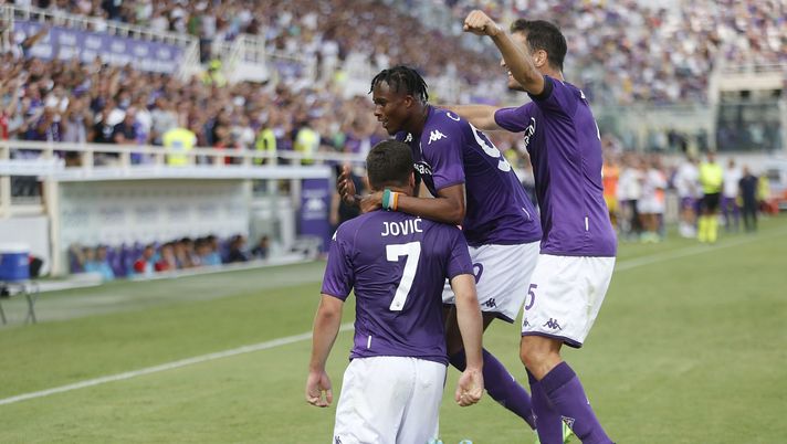 FLORENCE, ITALY - AUGUST 14: Luka Jovic of ACF Fiorentina celebrates after scoring a goal during the Serie A match between ACF Fiorentina and US Cremonese at Stadio Artemio Franchi on August 14, 2022 in Florence, . (Photo by Gabriele Maltinti/Getty Images) Polverosi: “Partita che vale una stagione, servirà molto più che con la Cremo” - immagine 1