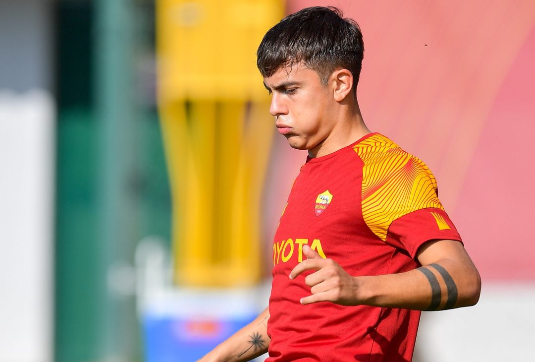 Trigoria, Dybala in gruppo prima della sfida con il Torino – FOTO GALLERY - immagine 53