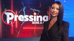 Monica Bertini, settembre in spiaggia: il bikini della conduttrice infiamma il web