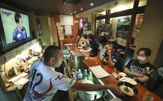Torna il campionato in Giappone: tifosi davanti alla tv Torna il campionato in Giappone: tifosi davanti alla tv