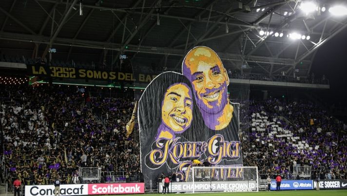 Una coreografia gigantesca per Kobe e per Gigi Una coreografia gigantesca per Kobe e per Gigi