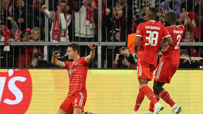 MUNICH, GERMANY - NOVEMBER 01: Benjamin Pavard of Bayern Munich celebrates after scoring their team's first goal during the UEFA Champions League group C match between FC Bayern München and FC Internazionale at Allianz Arena on November 01, 2022 in Munich, Germany. (Photo by Alexander Hassenstein/Getty Images) Bayern, Pavard: gol e dedica a Takeoff, il rapper scomparso prima del match - immagine 1