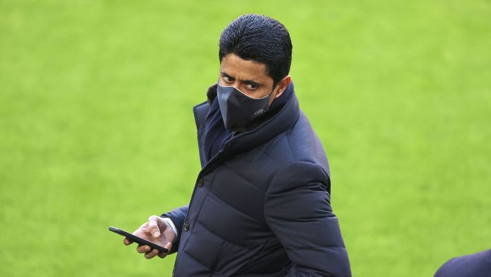 MUNICH, GERMANY - APRIL 06: Nasser Ghanim Al-Khelaifi, President of PSG looks on during a PSG Paris Saint-Germain training session ahead of the UEFA Champions League Quarter Final match against FC Bayern Munich at Allianz Arena on April 06, 2021 in Munich, Germany. (Photo by Alexander Hassenstein/Getty Images) Dalla Francia – Il PSG abbandona la pista Osimhen e pesca in Premier League - immagine 1