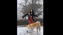VIDEO / Dybala e Oriana si godono la neve. E lei… balla!