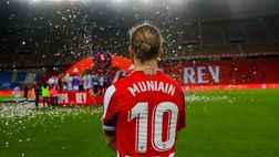 Bilbao, il doppio derby del capitano Muniain: prima tocca la Coppa, poi applaude i vincitori