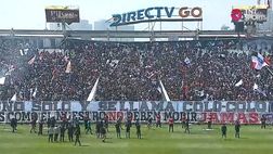 Santiago del Cile, stadio pieno: crolla il tabellone pubblicitario, miracolosamente senza morti