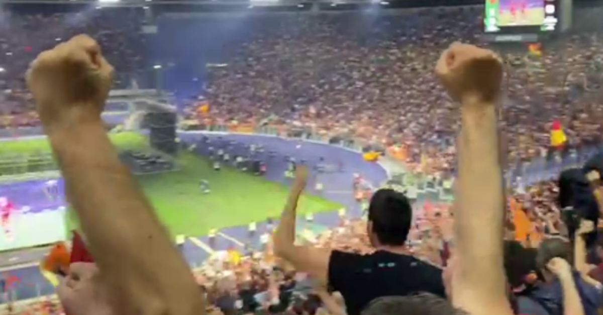 Roma-Feyenoord 1-0, l’esultanza dell’Olimpico al fischio finale | VIDEO