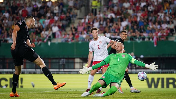 VIENNA, AUSTRIA - JUNE 06: Sasa Kalajdzic of Austria has a shot blocked by Kasper Schmeichel of Denmark during the UEFA Nations League League A Group 1 match between Austria and Denmark at Ernst Happel Stadion on June 06, 2022 in Vienna, Austria. (Photo by Christian Hofer/Getty Images) SCHMEICHEL FLOP