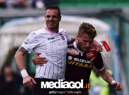14 febbraio 2016: Palermo-Torino. Sorrentino s'infortuna ed esce dal campo aiutato da Immobile 14 febbraio 2016: Palermo-Torino. Sorrentino s'infortuna ed esce dal campo aiutato da Immobile
