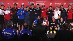 VIDEO SKY / Commozione Rossi, arriva la foto finale con tutti i piloti. E parte il coro…