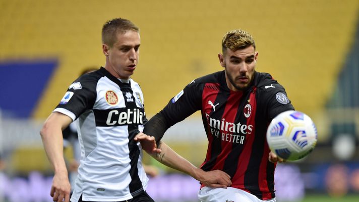 PARMA, ITALY - APRIL 10: Andrea Conti of Parma Calcio and Theo Hernandez of AC Milan in action during the Serie A match between Parma Calcio and AC Milan at Stadio Ennio Tardini on April 10, 2021 in Parma, Italy. Sporting stadiums around Italy remain under strict restrictions due to the Coronavirus Pandemic as Government social distancing laws prohibit fans inside venues resulting in games being played behind closed doors. (Photo by Giuseppe Bellini/Getty Images) PARMA, ITALY - APRIL 10: Andrea Conti of Parma Calcio and Theo Hernandez of AC Milan in action during the Serie A match between Parma Calcio and AC Milan at Stadio Ennio Tardini on April 10, 2021 in Parma, Italy. Sporting stadiums around Italy remain under strict restrictions due to the Coronavirus Pandemic as Government social distancing laws prohibit fans inside venues resulting in games being played behind closed doors. (Photo by Giuseppe Bellini/Getty Images)