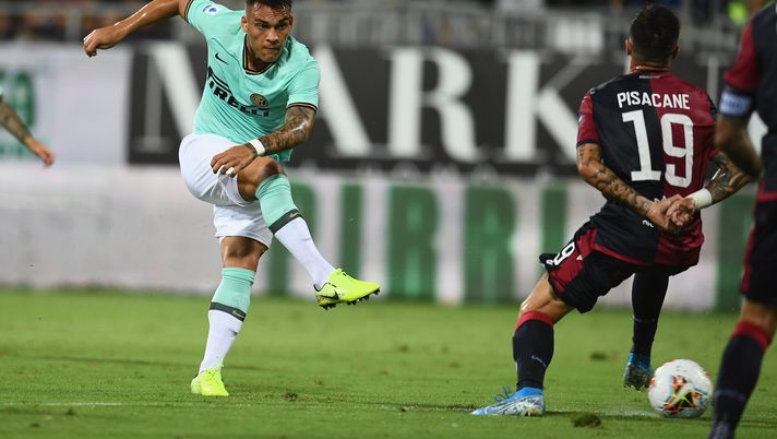 CAGLIARI, ITALY - SEPTEMBER 01:  Lautaro Martínez of FC Internazionale in action during the Serie A match between Cagliari Calcio and FC Internazionale at Sardegna Arena on September 1, 2019 in Cagliari, Italy.  (Photo by Claudio Villa - Inter/FC Internazionale via Getty Images)