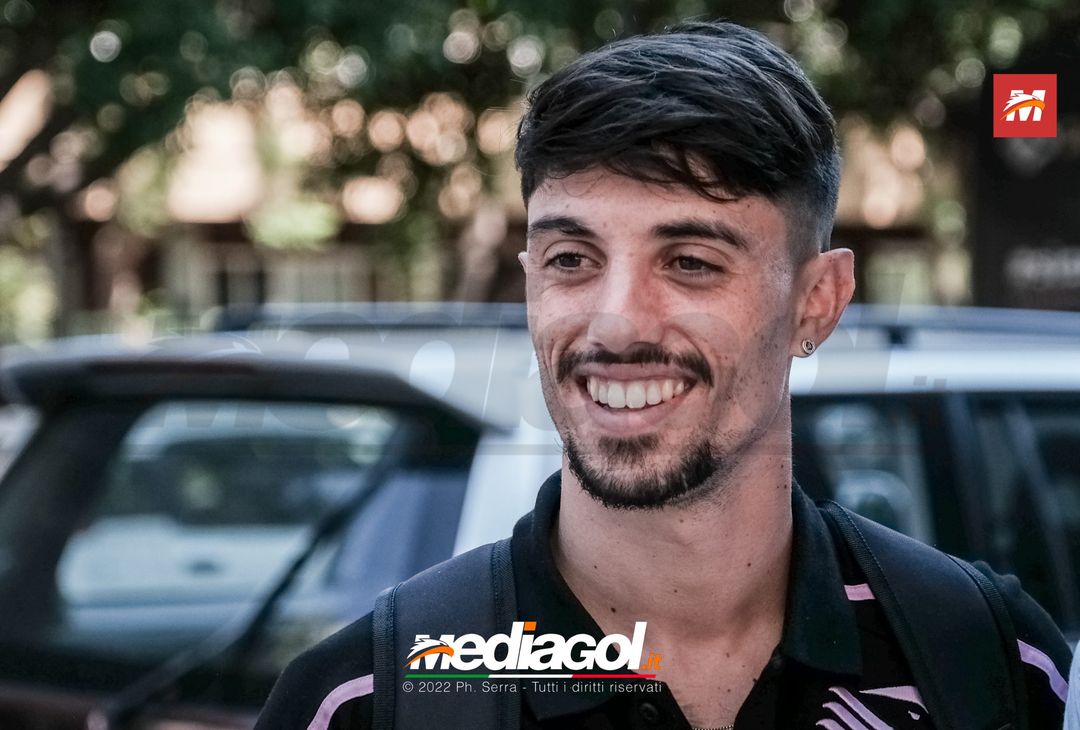 FOTO RITIRO PALERMO, Elia e le prime immagini da calciatore rosanero (Gallery)- immagine 1