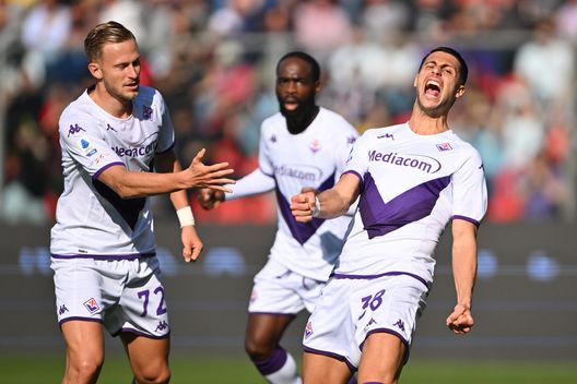 CREMONA, ITALY - MARCH 12: Rolando Mandragora of ACF Fiorentina celebrates after scoring the 1-0 goal during the Serie A match between US Cremonese and ACF Fiorentina at Stadio Giovanni Zini on March 12, 2023 in Cremona, Italy. (Photo by Marco M. Mantovani/Getty Images)