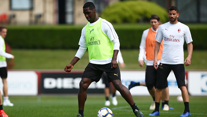 Cristian Zapata in allenamento con il Milan a Milanello (credits: acmilan.com) Cristian Zapata in allenamento con il Milan a Milanello (credits: acmilan.com)