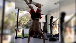 VIDEO Real Madrid, Sergio Ramos in versione equilibrista: il difensore spagnolo tra allenamenti e acrobazie