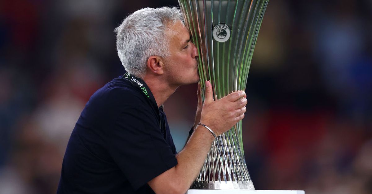 Mourinho cries: “After writing the story, I stayed because I am 100% Roman” – Forzaroma.info – Latest news As Roma Calcio – Interviews, photos and video