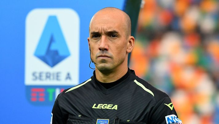 UDINE, ITALY - OCTOBER 18:Referee Michael Fabbri looks on during the Serie A match between Udinese Calcio and Parma Calcio at Dacia Arena on October 18, 2020 in Udine, Italy. (Photo by Alessandro Sabattini/Getty Images) 