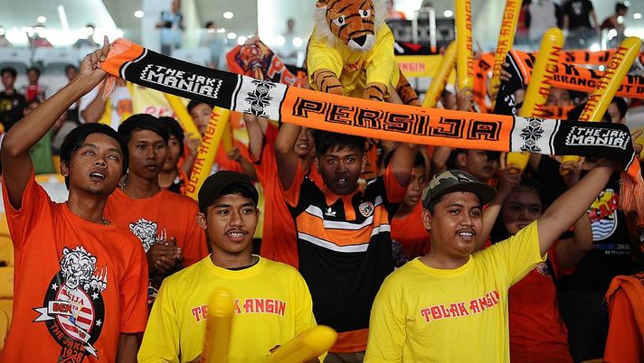 JAKARTA, INDONESIA - MAY 11:  Persija Jakarta supporters during the international friendly match between Perija Jakarta and AFC Ajax on May 11, 2014 in Jakarta, Indonesia. AFC Ajax win the game with score 3-0.  (Photo by Robertus Pudyanto/Getty Images) 