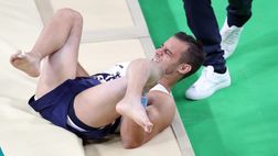 Olimpiadi, incidente choc per il ginnasta francese: Samir Ait Said si spezza la gamba (video)