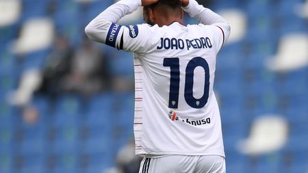 REGGIO NELL'EMILIA, ITALY - NOVEMBER 21: Joao Pedro of Cagliari Calcio reacts during the Serie A match between US Sassuolo and Cagliari Calcio at Mapei Stadium - Citta' del Tricolore on November 21, 2021 in Reggio nell'Emilia, Italy. (Photo by Alessandro Sabattini/Getty Images) REGGIO NELL'EMILIA, ITALY - NOVEMBER 21: Joao Pedro of Cagliari Calcio reacts during the Serie A match between US Sassuolo and Cagliari Calcio at Mapei Stadium - Citta' del Tricolore on November 21, 2021 in Reggio nell'Emilia, Italy. (Photo by Alessandro Sabattini/Getty Images)
