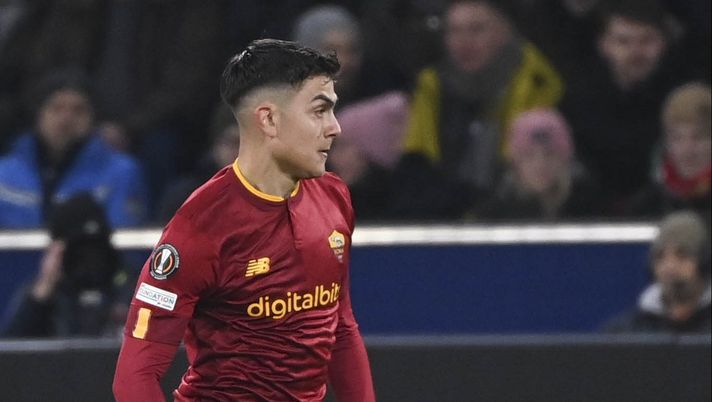 Roma, infortunio Dybala: sovraccarico al flessore sinistro. In dubbio per il Verona - immagine 1