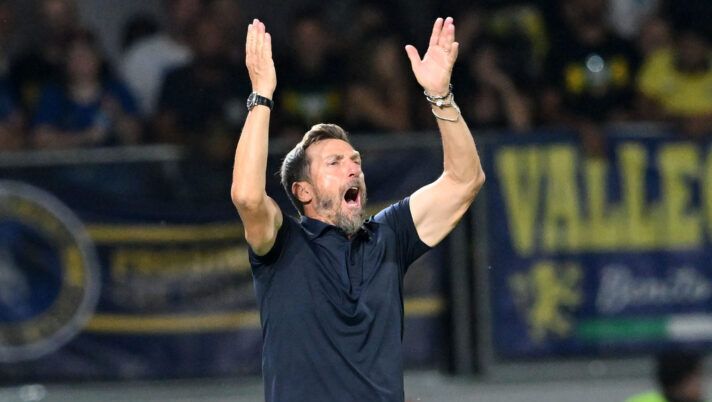 FROSINONE, ITALY - AUGUST 26: Eusebio Di Francesco head coach of Frosinone Calcio reacts during the Serie A TIM match between Frosinone Calcio and Atalanta BC at Stadio Benito Stirpe on August 26, 2023 in Frosinone, Italy. (Photo by Giuseppe Bellini/Getty Images) Di Francesco: “Ecco perché non ho schierato Caso, niente mercato. Barrenechea…” - immagine 1