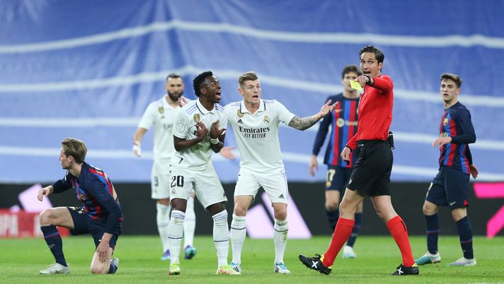 Clasico avvelenato, Vinicius come Ferran Torres: ma lui non viene espulso… - immagine 1