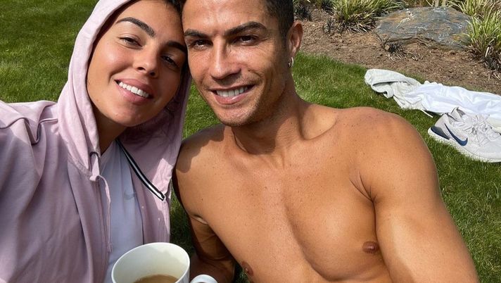 Come adattarsi a Manchester: la moglie di Wayne Rooney aiuta Georgina Rodriguez Come adattarsi a Manchester: la moglie di Wayne Rooney aiuta Georgina Rodriguez - immagine 1