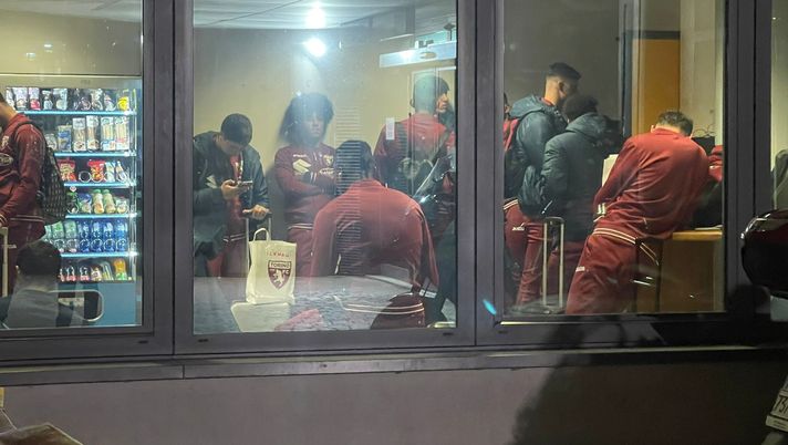 Torino, inizia il ritiro: granata atterrati ieri sera, Ricci porta la chitarra - immagine 1