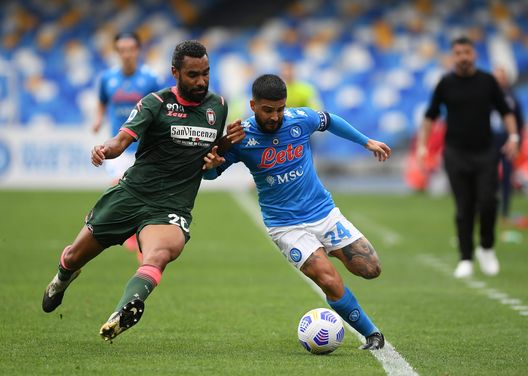 NAPLES, ITALY - APRIL 03: Lorenzo Insigne of SSC Napoli is challenged by Koffi Djidji of Crotone during the Serie A match between SSC Napoli and FC Crotone at Stadio Diego Armando Maradona on April 03, 2021 in Naples, Italy. Sporting stadiums around Italy remain under strict restrictions due to the Coronavirus Pandemic as Government social distancing laws prohibit fans inside venues resulting in games being played behind closed doors. (Photo by Francesco Pecoraro/Getty Images) NAPLES, ITALY - APRIL 03: Lorenzo Insigne of SSC Napoli is challenged by Koffi Djidji of Crotone during the Serie A match between SSC Napoli and FC Crotone at Stadio Diego Armando Maradona on April 03, 2021 in Naples, Italy. Sporting stadiums around Italy remain under strict restrictions due to the Coronavirus Pandemic as Government social distancing laws prohibit fans inside venues resulting in games being played behind closed doors. (Photo by Francesco Pecoraro/Getty Images)