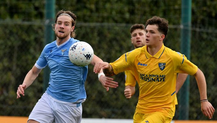 Alessio Maestrelli contrasta Etienne Tare