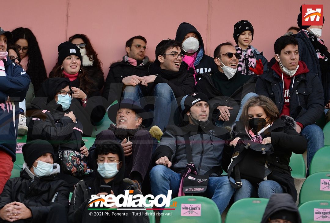 FOTO, i tifosi allo stadio per Palermo – Bari 0-0 (Gallery) - immagine 12