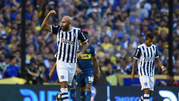 BUENOS AIRES, ARGENTINA - APRIL 01: Carlos Quintana of Talleres celebrates after scoring the first goal of his team during a match between Boca Juniors and Talleres as part of Superliga 2017/18 at Alberto J. Armando Stadium on April 1, 2018 in Buenos Aires, Argentina. (Photo by Marcelo Endelli/Getty Images) Buenos Aires, derby del Sud: fra Lanus e Banfield è Quintana il pomo della discordia… - immagine 1