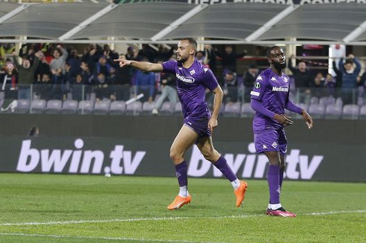 FLORENCE, ITALY - FEBRUARY 23: Arthur Mendonça Cabral of ACF Fiorentina celebrates after scoring a goal during the UEFA Europa Conference League knockout round play-off leg two match between ACF Fiorentina and Sporting Braga at Stadio Artemio Franchi on February 23, 2023 in Florence, Italy. (Photo by Gabriele Maltinti/Getty Images) Arthur Cabral