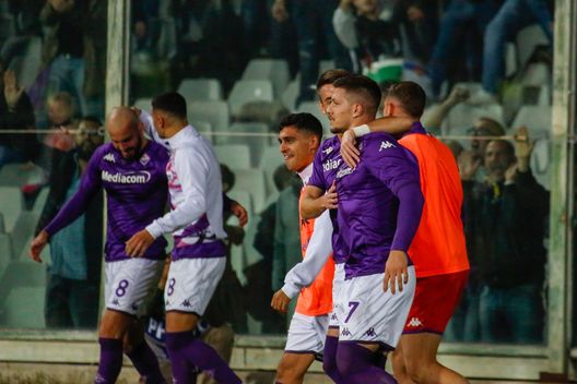 GERMOGLI PH: 9 NOVEMBRE 2022 FIRENZE STADIO ARTEMIO FRANCHI SERIE A FIORENTINA VS SALERNITANA NELLA FOTO ESULTANZA GOL JOVIC Jovic non sorride: “desaparecido” con la Serbia, ma Italiano lo aspetta- immagine 2
