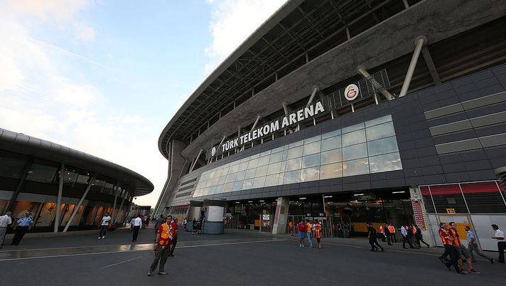 ISTANBUL, TURKEY - SEPTEMBER 16: A general view outside Galatasaray's TT Arena Stadium ahead of the the UEFA Champions League Group D match Galatasaray AS v RSC Anderlecht in Istanbul, Turkey on September 16, 2014. (Photo by Burak Kara/Getty Images) VIGILIA GALATASARAY-BESIKTAS