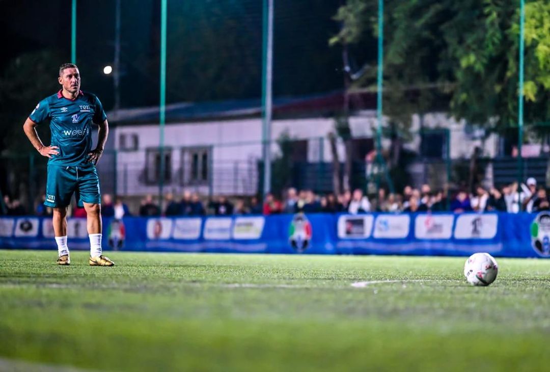 Totti illumina anche nel Calcio a 8: doppietta e assist – FOTO GALLERY - immagine 3