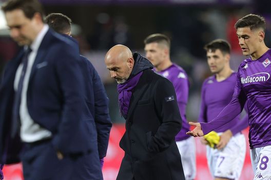 FLORENCE, ITALY - FEBRUARY 05: Vincenzo Italiano manager of ACF Fiorentina shows his dejection during the Serie A match between ACF Fiorentina and Bologna FC at Stadio Artemio Franchi on February 5, 2023 in Florence, Italy. (Photo by Gabriele Maltinti/Getty Images) Italiano