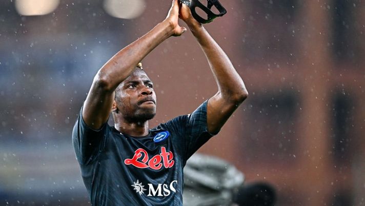 GENOA, ITALY - JANUARY 8: Victor Osimhen of Napoli greets the crowd after the Serie A match between UC Sampdoria and SSC Napoli at Stadio Luigi Ferraris on January 8, 2023 in Genoa, Italy. (Photo by Simone Arveda/Getty Images) Osimhen: “Mi sento un leader e dico grazie a Spalletti, con la Juve sarà una grande notte” - immagine 1