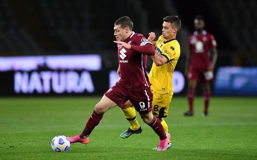 TURIN, ITALY - MAY 03: Andrea Belotti of Torino FC battles for possession with Alberto Grassi of Parma Calcio 1913 during the Serie A match between Torino FC and Parma Calcio at Stadio Olimpico di Torino on May 03, 2021 in Turin, Italy. Sporting stadiums around Italy remain under strict restrictions due to the Coronavirus Pandemic as Government social distancing laws prohibit fans inside venues resulting in games being played behind closed doors. (Photo by Valerio Pennicino/Getty Images) TURIN, ITALY - MAY 03: Andrea Belotti of Torino FC battles for possession with Alberto Grassi of Parma Calcio 1913 during the Serie A match between Torino FC and Parma Calcio at Stadio Olimpico di Torino on May 03, 2021 in Turin, Italy. Sporting stadiums around Italy remain under strict restrictions due to the Coronavirus Pandemic as Government social distancing laws prohibit fans inside venues resulting in games being played behind closed doors. (Photo by Valerio Pennicino/Getty Images)