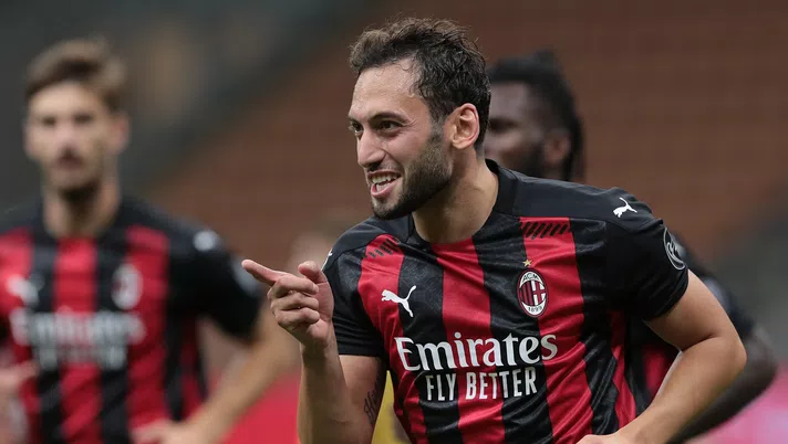 Calciomercato Inter, pazza idea Çalhanoğlu per la trequarti: i dettagli