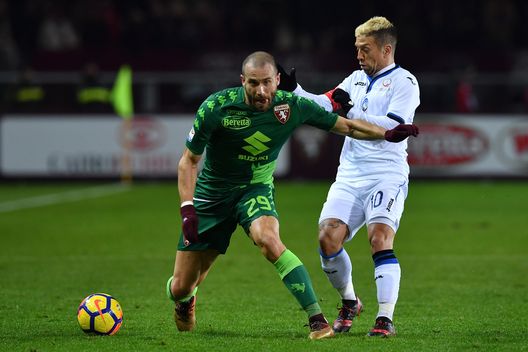 TURIN, ITALY - DECEMBER 02: Lorenzo De Silvestri (L) of Torino FC is challenged by Alejandro Gomezof Atalanta BC during the Serie A match between Torino FC and Atalanta BC at Stadio Olimpico di Torino on December 2, 2017 in Turin, Italy. (Photo by Valerio Pennicino/Getty Images) TURIN, ITALY - DECEMBER 02: Lorenzo De Silvestri (L) of Torino FC is challenged by Alejandro Gomezof Atalanta BC during the Serie A match between Torino FC and Atalanta BC at Stadio Olimpico di Torino on December 2, 2017 in Turin, Italy. (Photo by Valerio Pennicino/Getty Images)