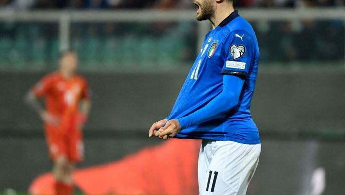 Italy's forward Domenico Berardi reacts after missing a goal opportunity during the 2022 World Cup qualifying play-off football match between Italy and North Macedonia, on March 24, 2022 at the Renzo-Barbera stadium in Palermo. (Photo by Alberto PIZZOLI / AFP) (Photo by ALBERTO PIZZOLI/AFP via Getty Images) Le scuse di Berardi: “Era nostra responsabilità portarvi al Mondiale, fa rabbia che…” - immagine 1