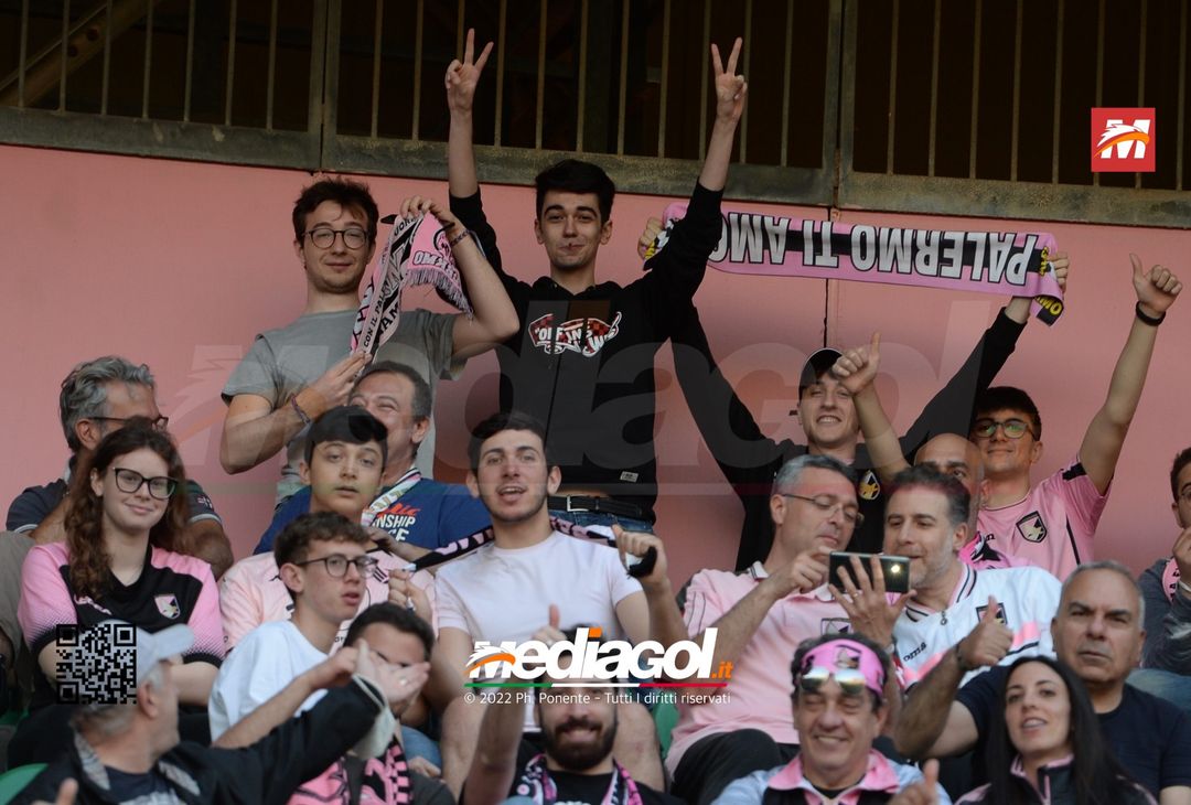 Fototifo, i tifosi allo stadio per Palermo-Virtus Entella 2-2 (gallery) - immagine 16