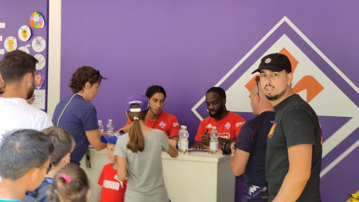 FOTO VN – Sessione di autografi: tocca a Maleh e Ikonè - immagine 1