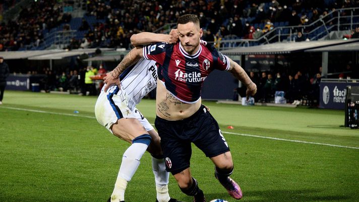 BOLOGNA, ITALY - MARCH 20: Marko Arnautovic of Bologna FC ( R ) competes the ball with Merih Demiral of Atalanta BC ( L ) during the Serie A match between Bologna FC and Atalanta BC at Stadio Renato Dall'Ara on March 20, 2022 in Bologna, Italy. (Photo by Mario Carlini / Iguana Press/Getty Images) Gazzetta – Arnautovic ritrova Mou - immagine 1