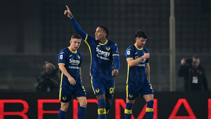 VERONA, ITALY - FEBRUARY 17: Michael Folorunsho of Hellas Verona celebrates after scoring the opening goal during the Serie A TIM match between Hellas Verona FC and Juventus - Serie A TIM at Stadio Marcantonio Bentegodi on February 17, 2024 in Verona, Italy. (Photo by Alessandro Sabattini/Getty Images) Folorunsho, dalla distanza non ha rivali: i numeri da record del calciatore azzurro - immagine 1