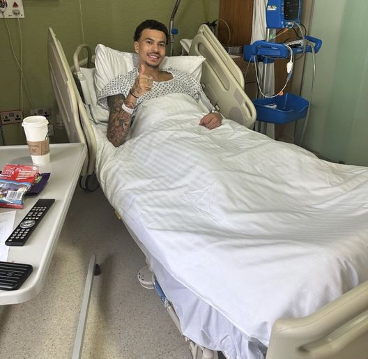 Dele Alli, festino da sballo tra alcol e donne: in 8 sul letto, polemiche dopo gli ultimi scatti- immagine 4