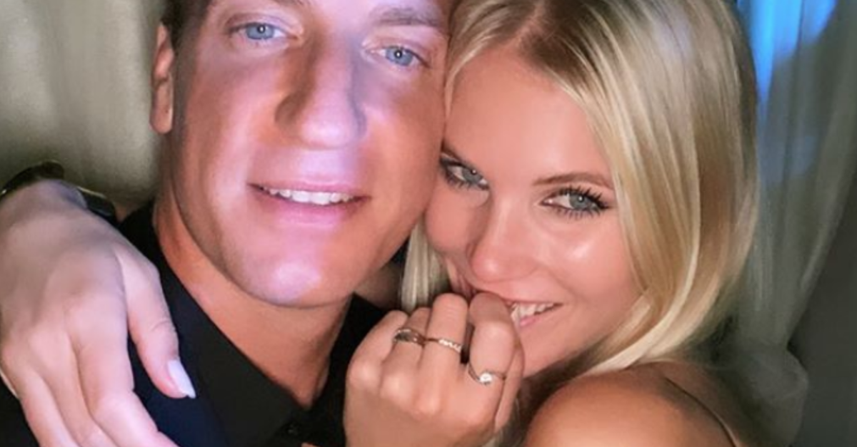 Maxi Lopez di nuovo papà: la sua Daniela ha partorito la piccola Elle Maxi Lopez di nuovo papà: la sua Daniela ha partorito la piccola Elle